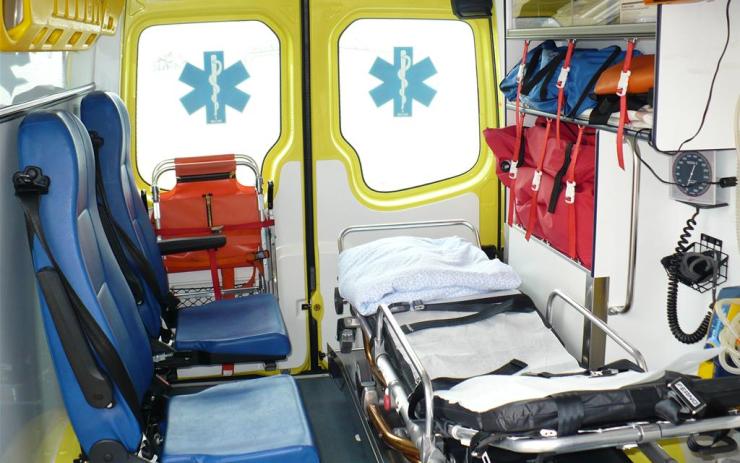 Zraněné ženě poskytovali v Litvínově první pomoc a přivolali sanitku