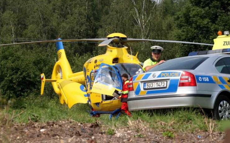 Motorkář skončil po nehodě u Kauflandu v nemocnici. Policie řekla, jak ke střetu došlo
