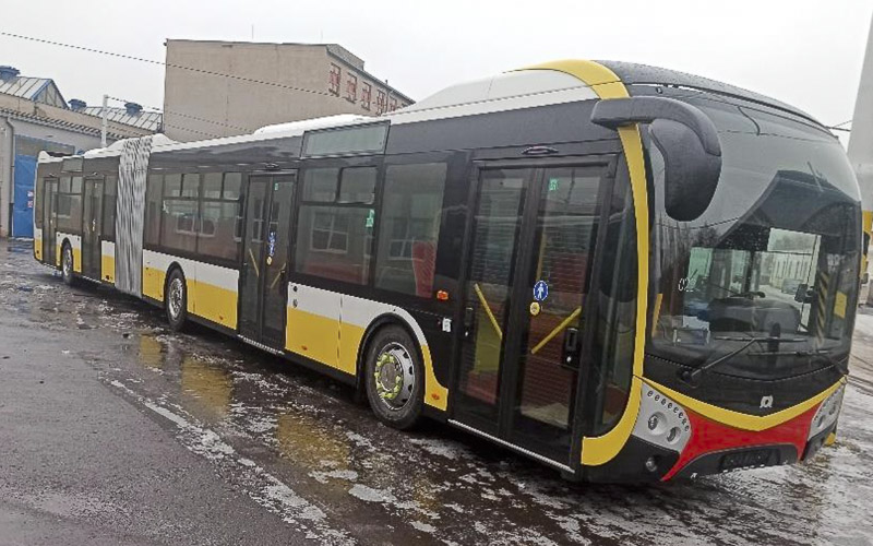 Dopravní podnik nasadí čtyři nové autobusy, bude mezi nimi i tento dlouhý kloubový vůz