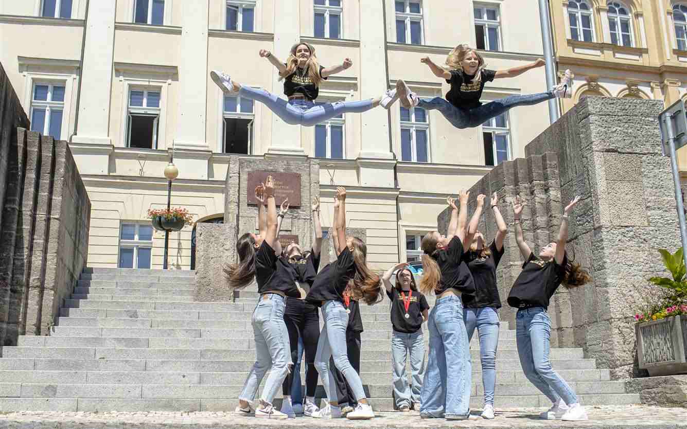 Primátor Teplic přivítal na radnici vítězky Mistrovství České republiky z Basta Cheerleaders