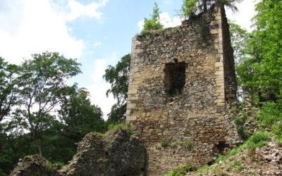 Zřícenina hradu Rýzmburk. Foto: www.mesto-lom.cz