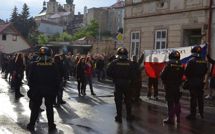 Jedno ze shromáždění v Duchcově. Foto: Martin Ulip