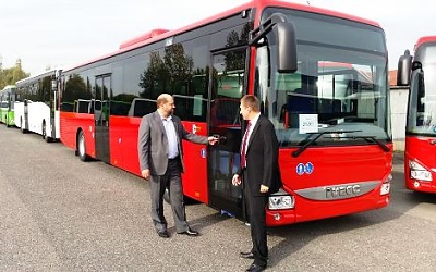 Kontrola autobusů připravených pro dopravce od nového roku. Foto: Ústecký kraj