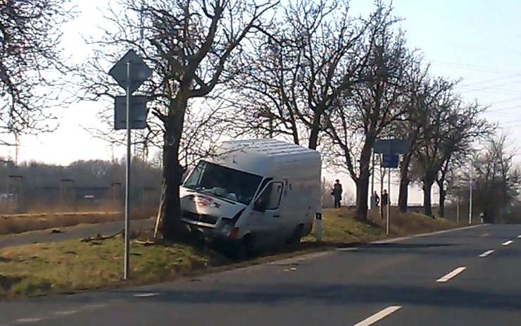 Dopolední havárie v Lahošti u Duchcova. Foto: Oldřich Hájek