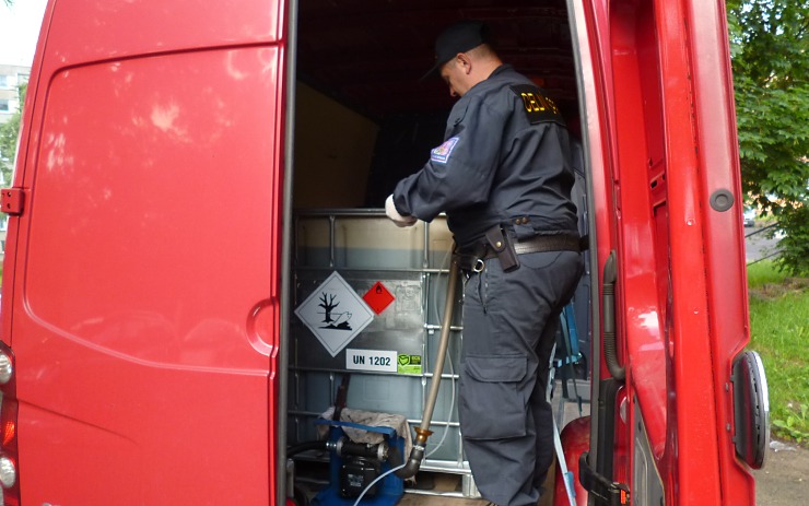 Celníci objevili nelegální přepravu topného oleje. Foto: Celní úřad pro Ústecký kraj