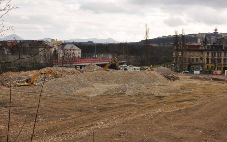 Plocha po zimním stadionu. Foto: Karel Schön
