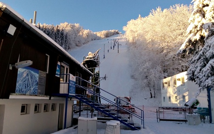 Zasněžený Bouřňák. Foto:www.scbournak.cz