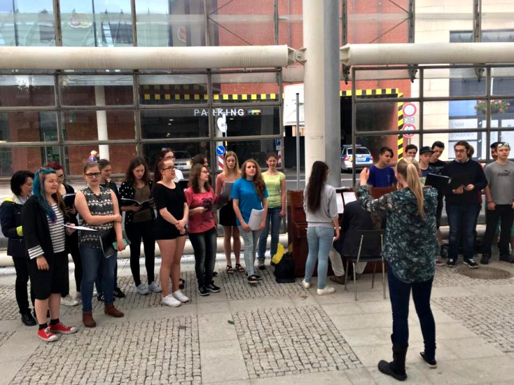 Studenti konzervatoře při vystoupení. Foto:facebookový profil oslav konzervatoře