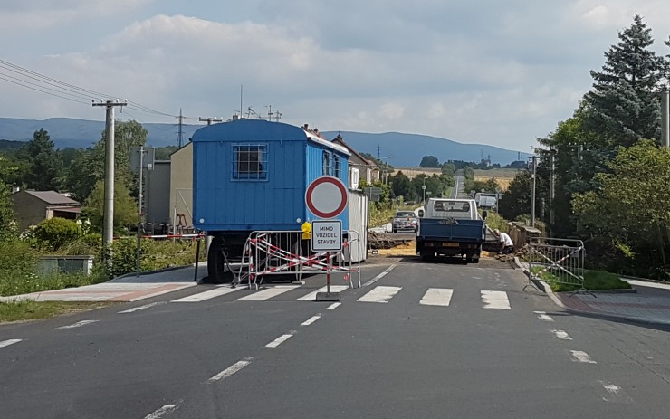 Opravy mostu v Lahošti přerušily přímou dopravu mezi Duchcovem a Teplicemi. Foto: Oldřich Hájek
