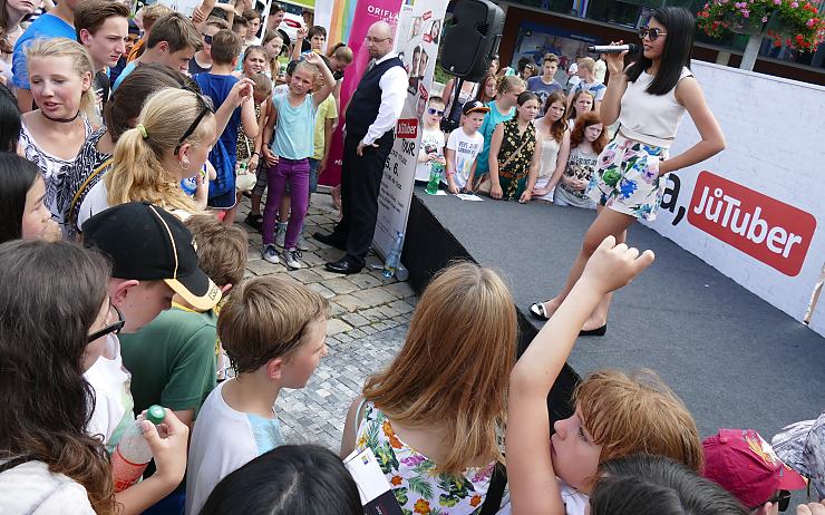 Předchozí akce Jůtuberů u teplické Galerie. Foto: Oldřich Hájek