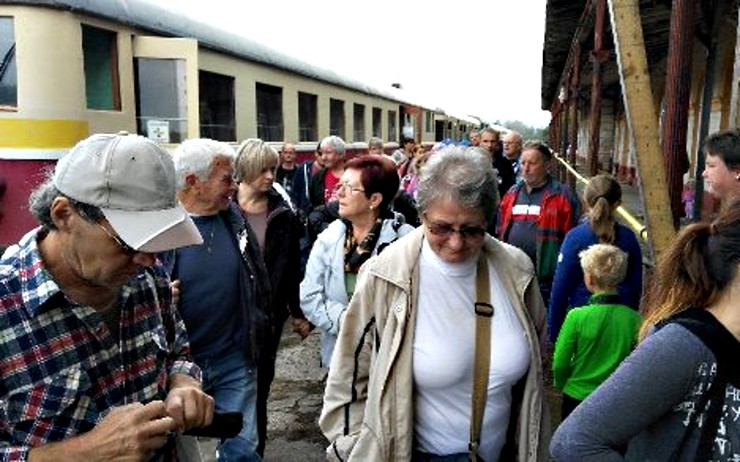 Jízda historickým vlakem a program na starém moldavském nádraží přilákaly stovky turistů.Zdroj: Destinační agentura Krušné hory Jízda historickým vlakem a program na starém moldavském nádraží přilákaly stovky turistů.Zdroj: Destinační agentura Krušné hory