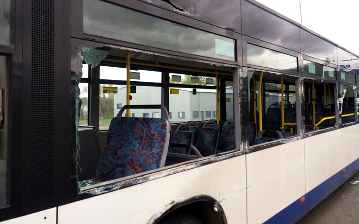 AKTUÁLNĚ:  U závodu Knauf se srazil autobus s náklaďákem 