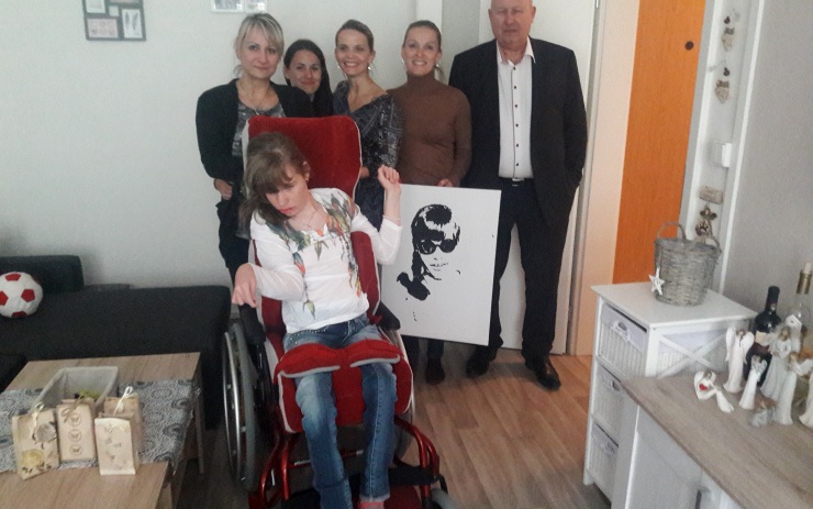 Město poskytlo bezbariérové bydlení rodině handicapované Terezky