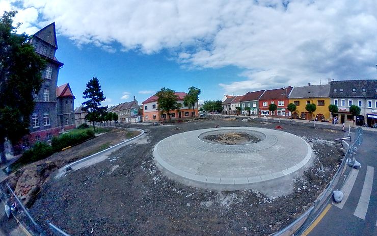 360° FOTO: Z Litvínova do Teplic musíte stále po objížďce, v Duchcově se staví nová křižovatka
