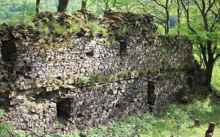 Hrad Rýzmburk budou opravovat dobrovolníci z celého světa