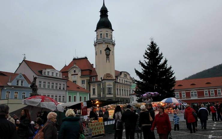 Víme, kdy se v Bílině rozsvítí vánoční strom