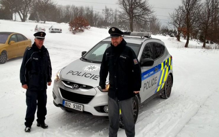 Policisté z Duchcova a Dippoldiswalde hledali ve sněhové vánici ztracené turisty, kteří podcenili počasí