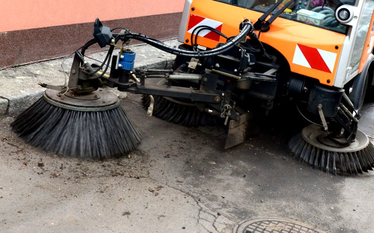 V Teplicích začal v úterý velký jarní úklid města. Nezapomeňte přeparkovat, vyzývá motoristy radnice