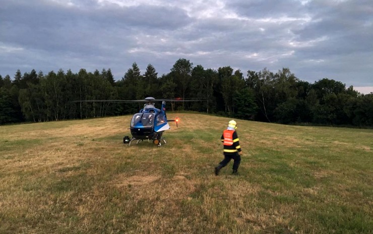 Pohřešovaný muž, kterého hledal v okolí Hrobu vrtulník s termovizí, je v pořádku