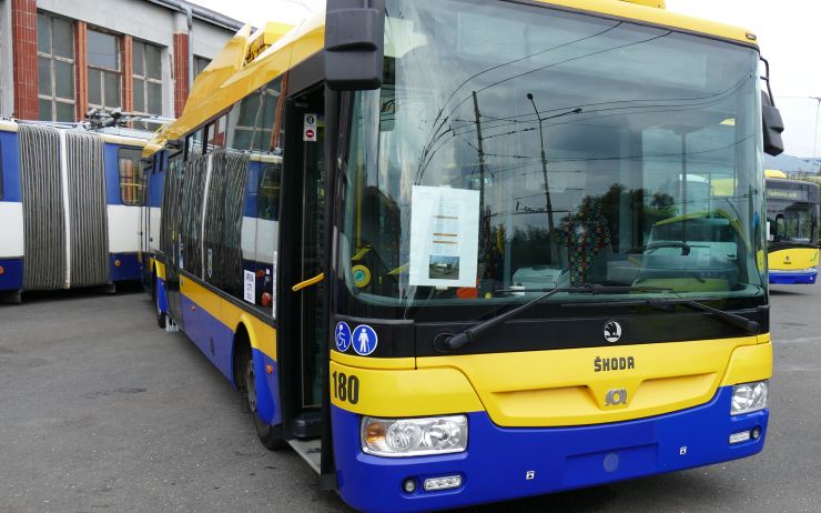 Chcete vidět s předstihem nové trolejbusy pro Teplice? Budou k vidění příští týden na Zámeckém náměstí