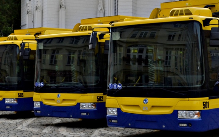 Teplice mají pět nových trolejbusů. Umí jezdit i bez trolejí