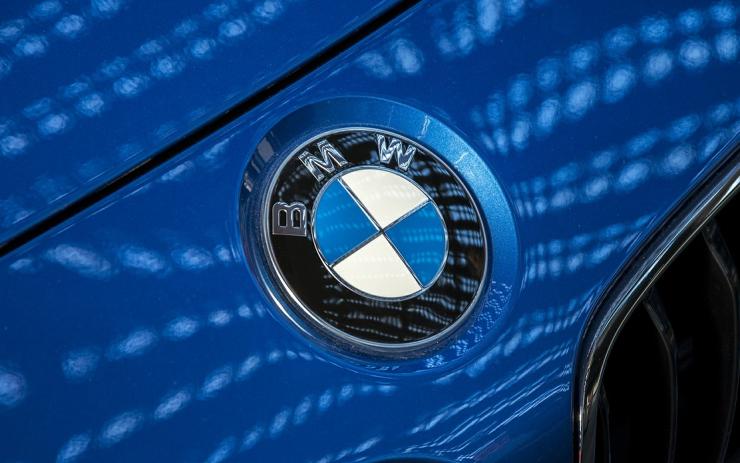 Řidiči ujeli od nehod s BMW a Citroenem. Neviděli jste tyto havárie?