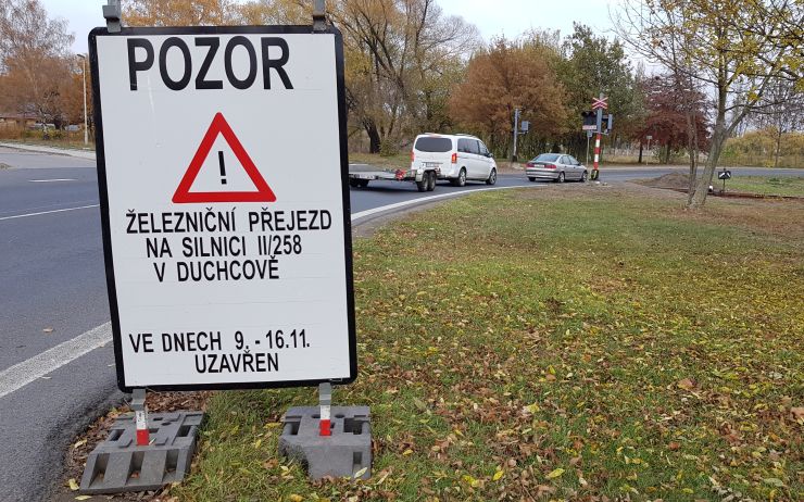 UPOZORNĚNÍ: V Duchcově se na týden uzavře tento železniční přejezd. Dotkne se to i autobusu na Litvínov