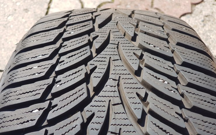Horké zboží z posledních dnů: Zloději kradli na Teplicku zimní pneumatiky