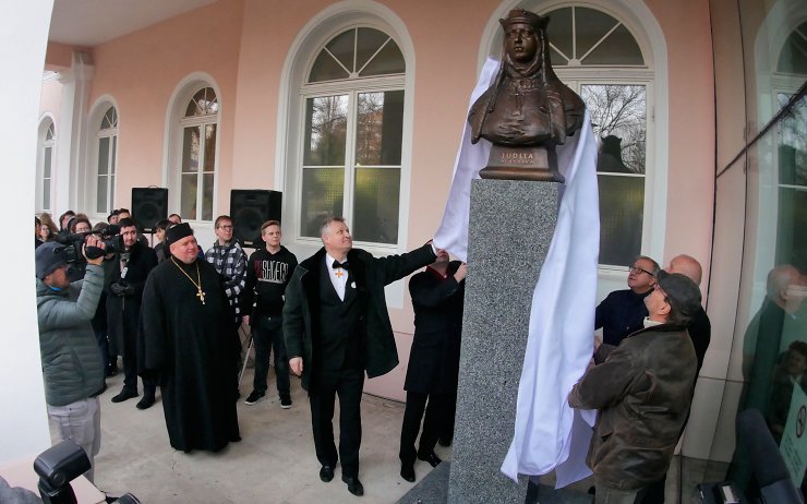 OBRAZEM: Královna Judita má v Teplicích sochu. Podoba je výsledkem vědeckých výzkumů