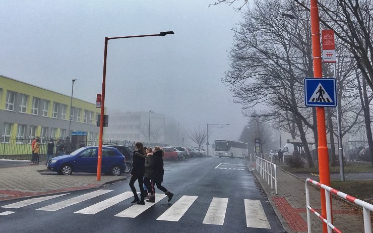 Dětem v Teplicích usnadní cestu do školy Oranžový přechod