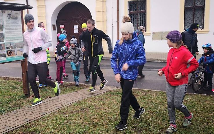 Prvního Novoročního běhu v Krupce se zúčastnila dvacítka lidí