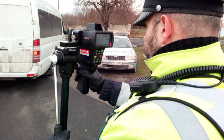 Řidiči ignorovali zákaz, stejně sedli za volant. Další se projížděl pod vlivem