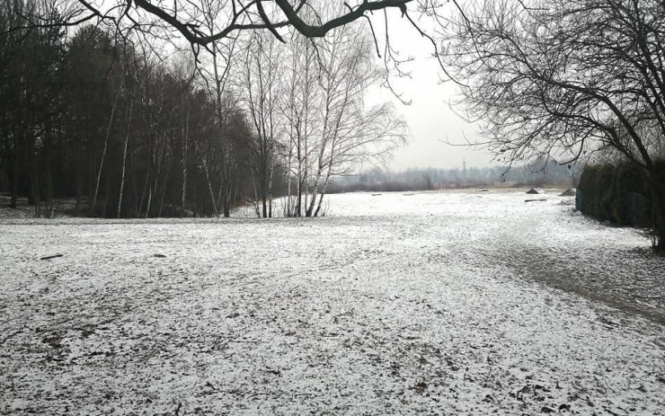 Hřiště v Řetenicích, které pamatuje sportovní bitvy i randění, je na prodej