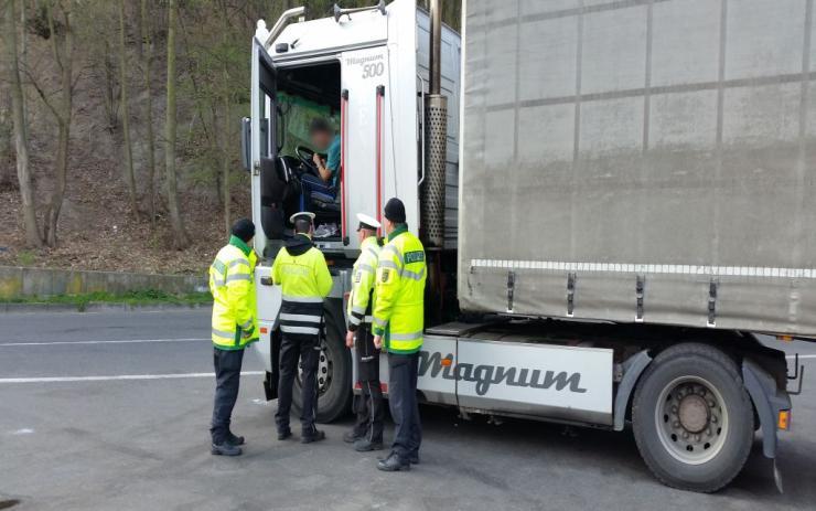 OBRAZEM: Tepličtí policisté se společně s německými kolegy zaměřili na kamiony