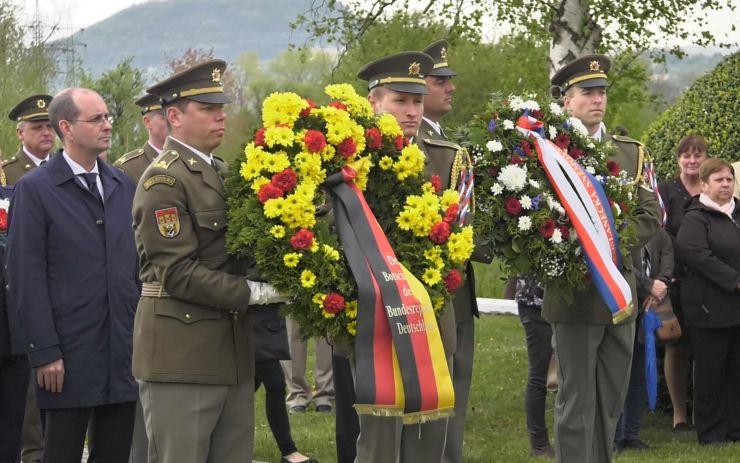 VIDEO: V Krupce se sešli u památníku na 313 obětí pochodu smrti