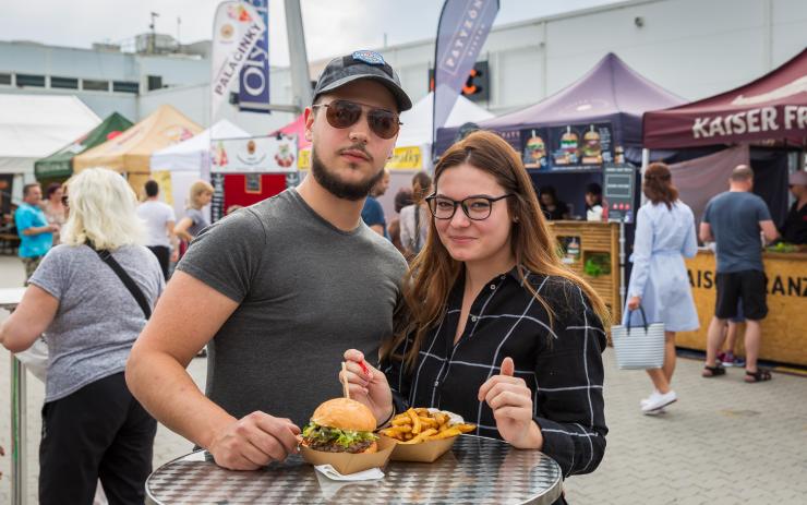 OBRAZEM: To nej z českých burgráren! Před teplickou Olympií je Burger Street Festival