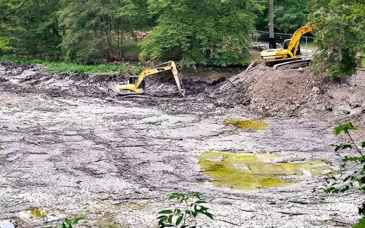 Revitalizace malého zámeckého rybníka bude dokončená na podzim