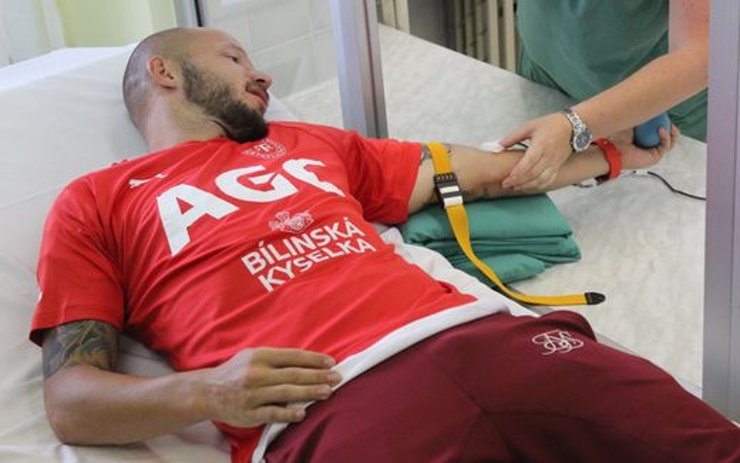 OBRAZEM: Fotbalisté teplického áčka darovali krev. Pomohou tak dobré věci