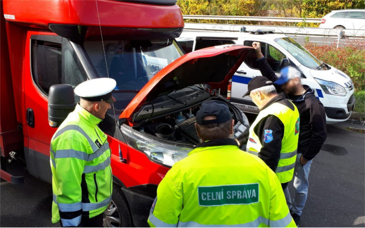 Policisté se při kontrolní akci zaměřili na nákladní dopravu. Hřešila více jak polovina řidičů