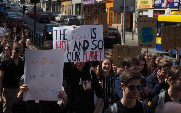 Studenti v pátek opustí na dvě hodiny školní lavice a půjdou stávkovat