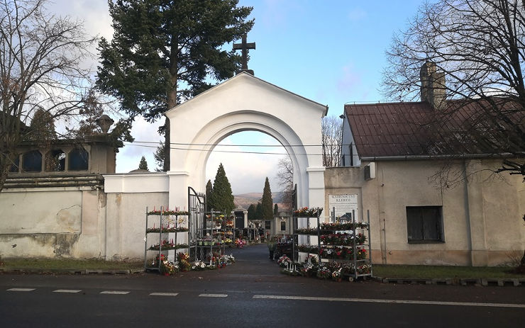 O nájemci areálu novosedlického hřbitova rozhodnou radní ve středu