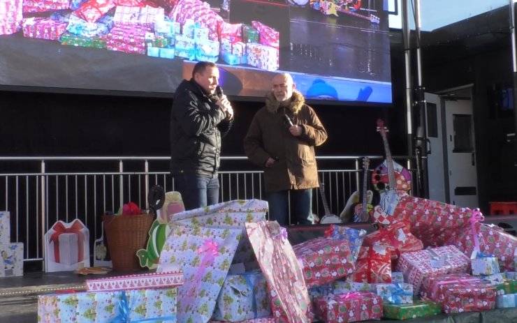 VIDEO: Zákazníci teplické Olympie splnili přání dětem z dětského domova, dostanou hromadu dárků