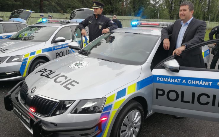 Rok 2019: Nová policejní auta, růst platů policistů, hasičů i posílení bezpečnosti