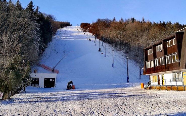 V lyžařském areálu na Mikulově je už otevřená i slalomová dráha