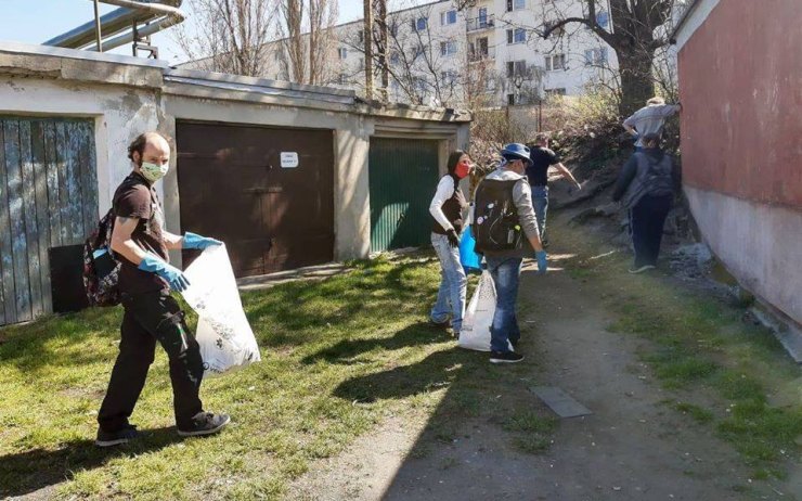 Klienti Květiny uklidili část Řetenic a posbírali 20 kilogramů odpadu