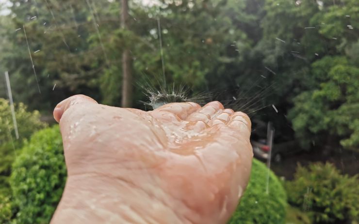 Teploty na hranici léta doprovodí smutněji naladěná obloha