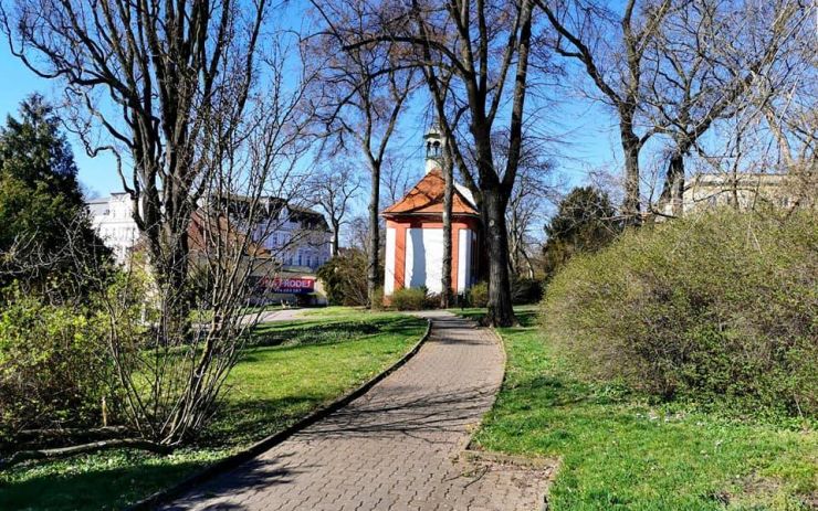 Projekt Léto v Seumeho kapli nabídne přes prázdniny přitažlivý program