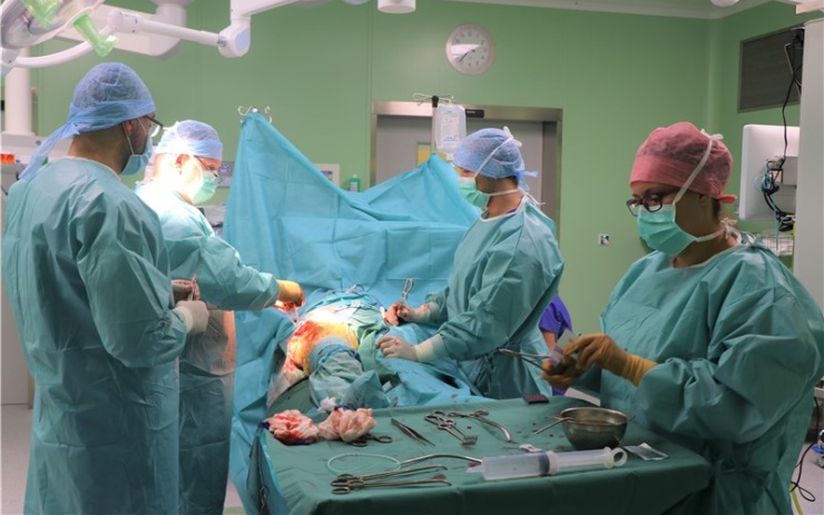 OBRAZEM: Historicky první operace v novém pavilonu operačních sálů! Podívejte se, jak probíhala