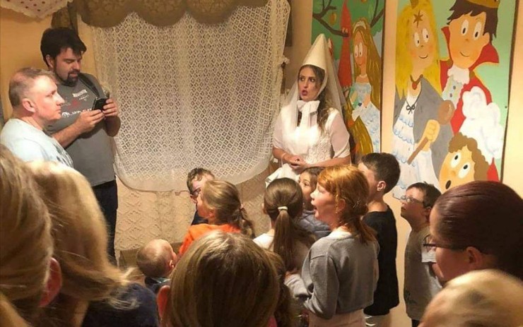 Pohádkovým muzeem v Duchcově provede děti Bílá paní se strašidly