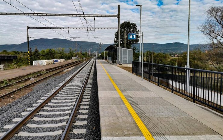 Cestující mají k dispozici nové nástupiště na nádraží v Duchcově
